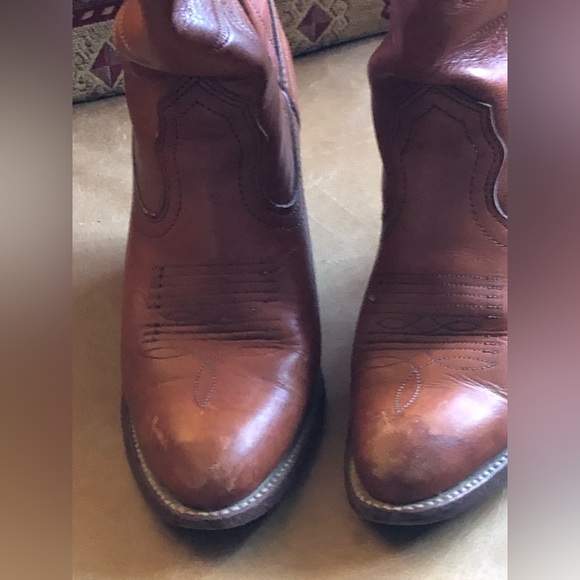 Frye Boots With 2 Color Stitching and Stacked 3 inch Heels. Woman’s Size 7 - Picture 12 of 14